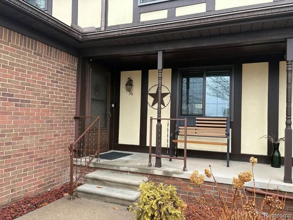 36 Parkplace S, Allen Park, MI 48101