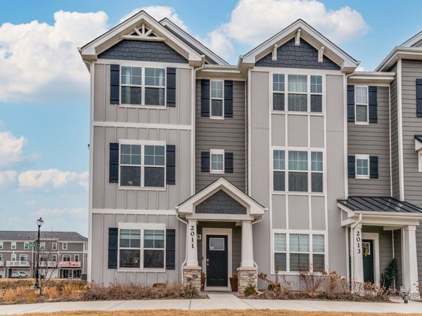 2011 Sequoia Avenue, Mundelein, IL 60060