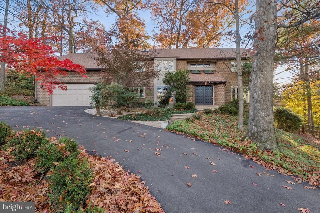 9216 Beech Hill Drive, Bethesda, MD 20817 Main Photo