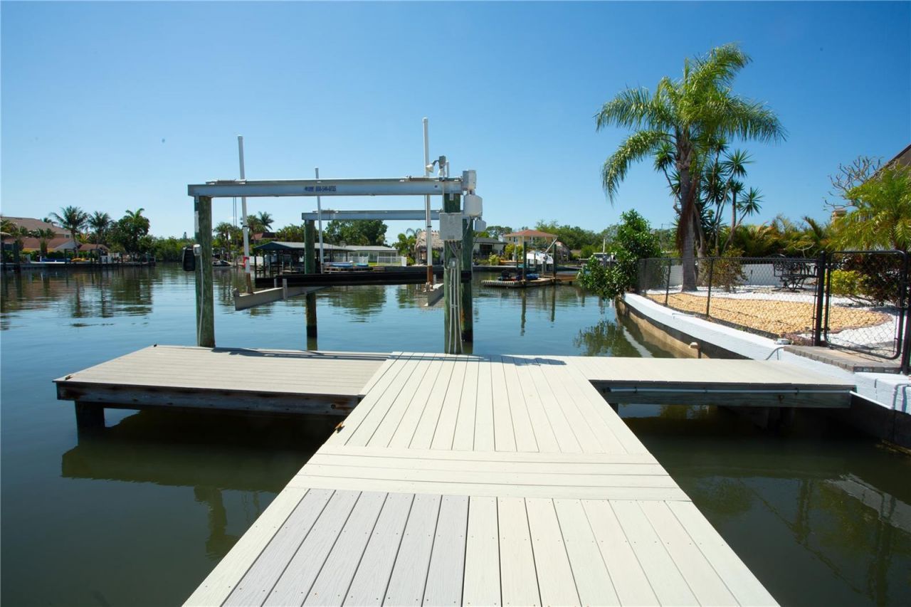 5541 Bayou Grande Boulevard Ne, Saint Petersburg, FL 33703 Photo