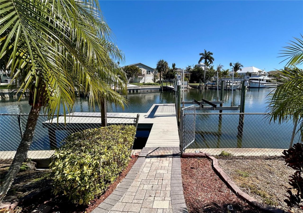 5541 Bayou Grande Boulevard Ne, Saint Petersburg, FL 33703 Photo