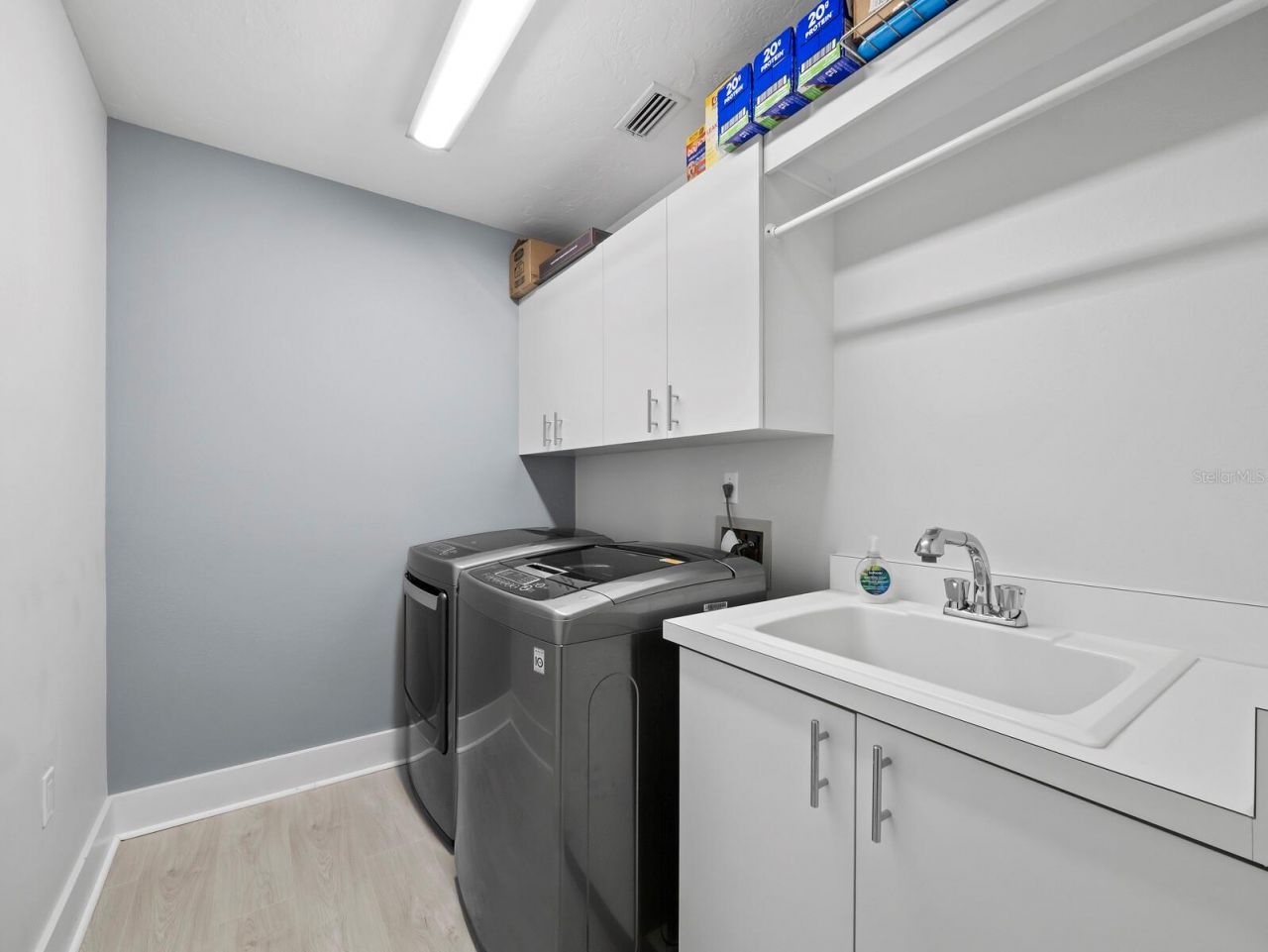 205 Golden Gate Point, Unit 401, Sarasota, FL 34236 Photo