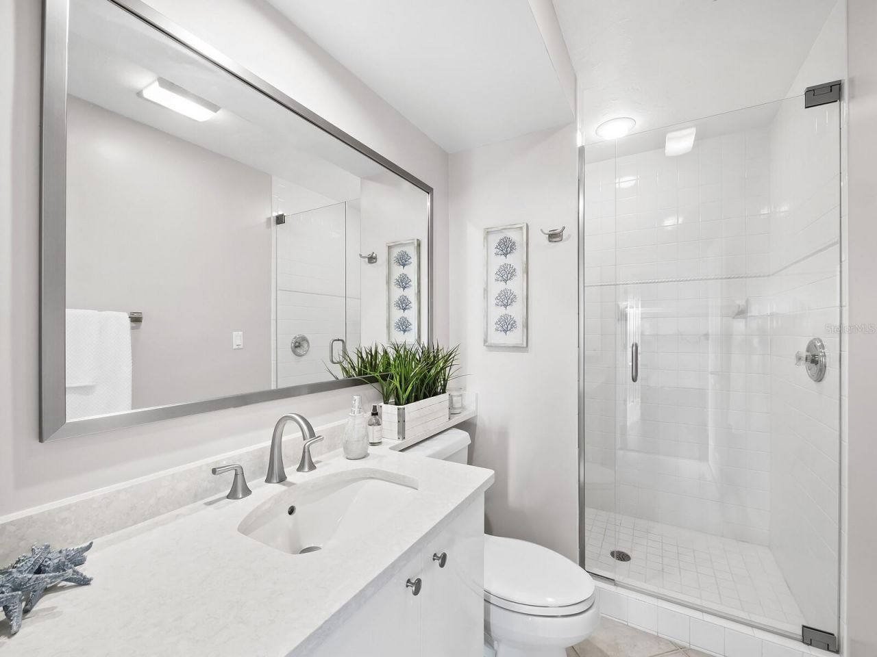 205 Golden Gate Point, Unit 401, Sarasota, FL 34236 Photo