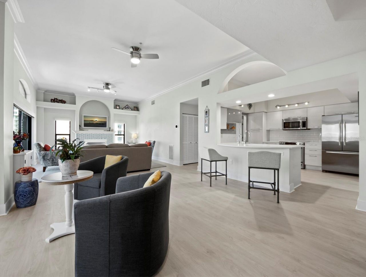 205 Golden Gate Point, Unit 401, Sarasota, FL 34236 Photo