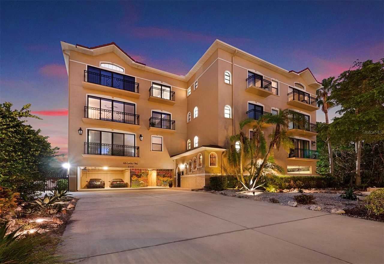 205 Golden Gate Point, Unit 401, Sarasota, FL 34236 Photo
