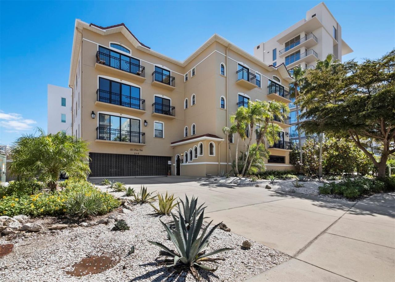205 Golden Gate Point, Unit 401, Sarasota, FL 34236 Photo