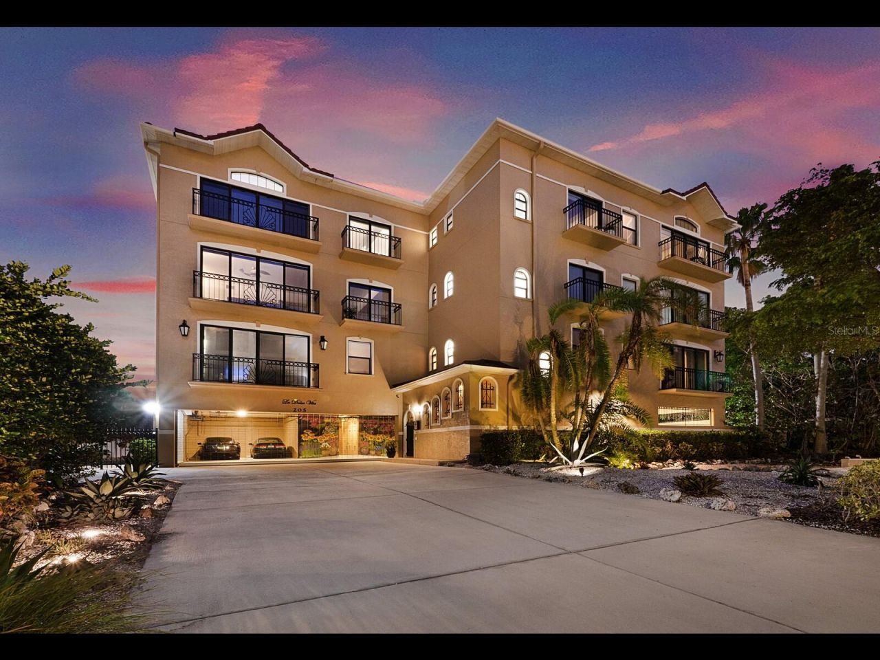 205 Golden Gate Point, Unit 401, Sarasota, FL 34236 Photo
