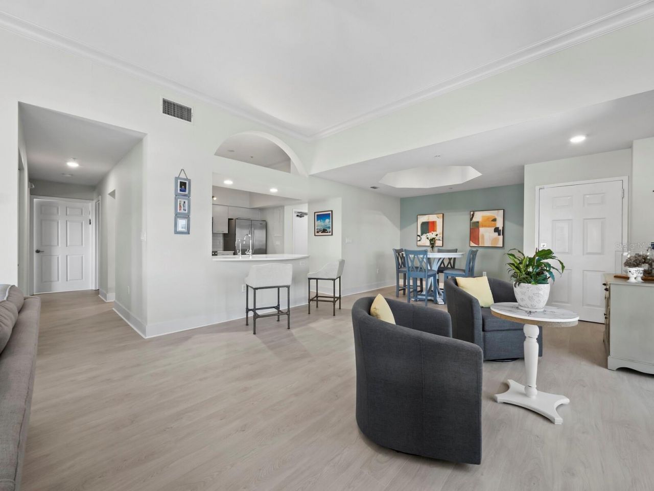 205 Golden Gate Point, Unit 401, Sarasota, FL 34236 Photo