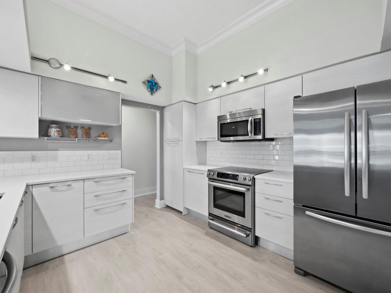 205 Golden Gate Point, Unit 401, Sarasota, FL 34236 Photo