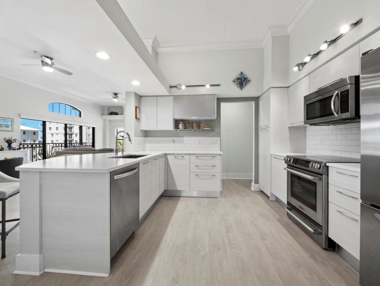 205 Golden Gate Point, Unit 401, Sarasota, FL 34236 Photo