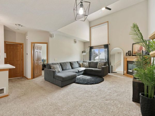 8622 Savanna Oaks Bay, Unit K, Woodbury, MN 55125