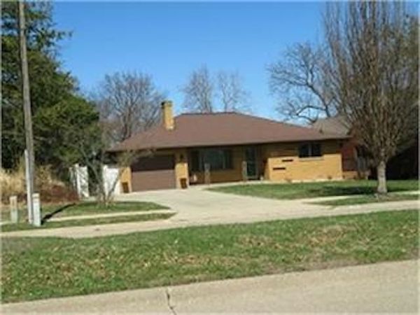 1280 S Grandview Avenue, Dubuque, IA 52003