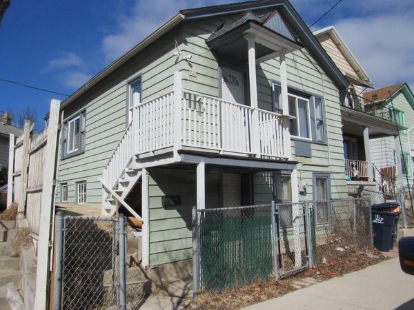 946 W Windlake AVENUE, Milwaukee, WI 53204