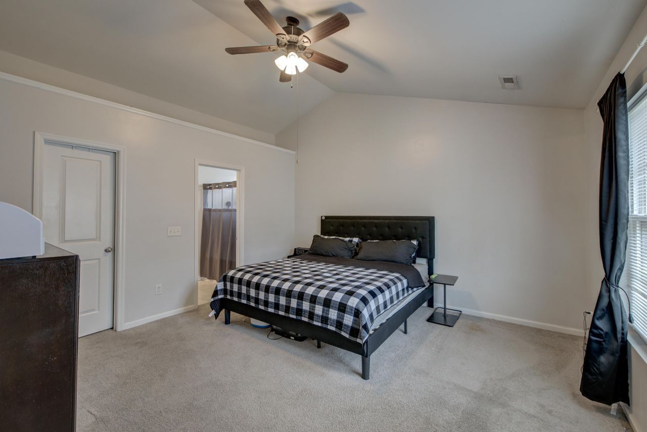 532 English Oak Circle Photo 12