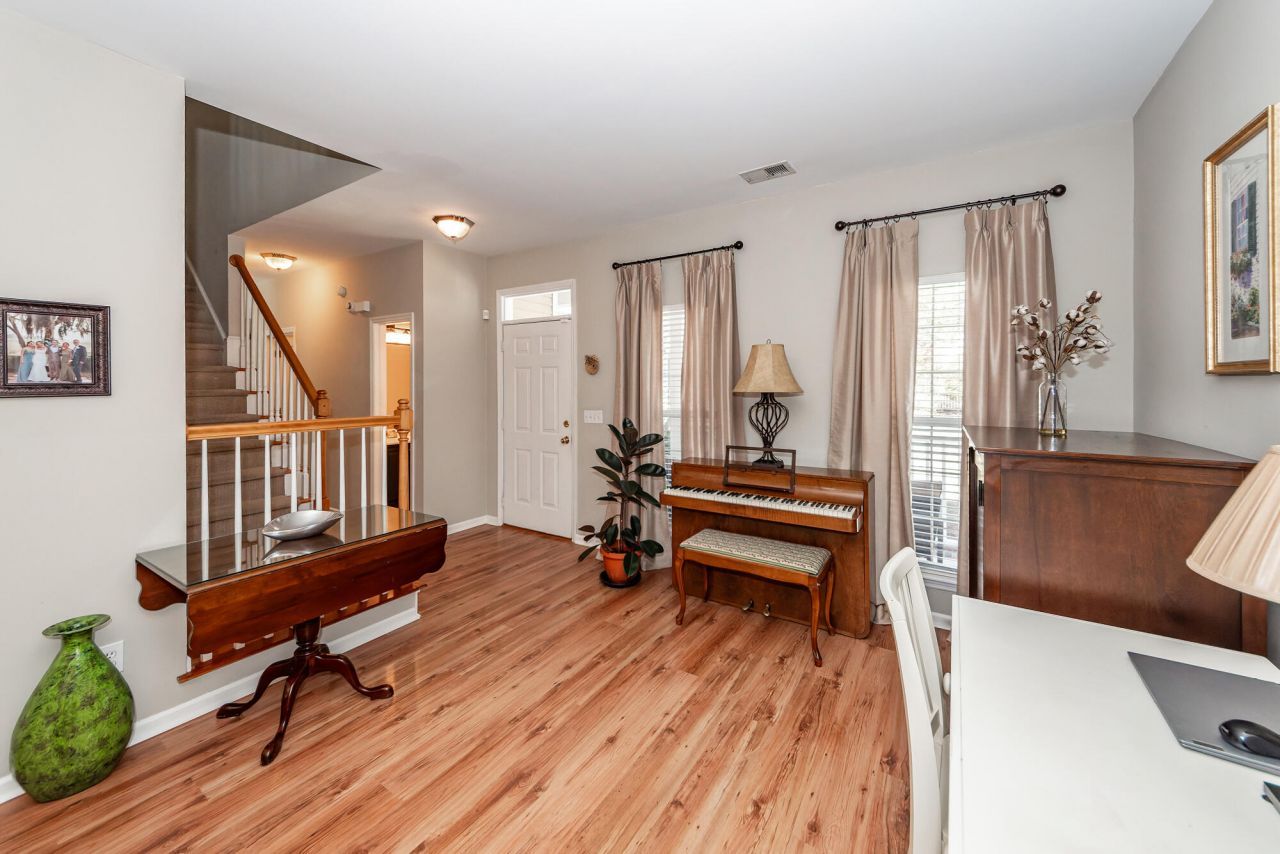 294 Jardinere Walk Photo 9