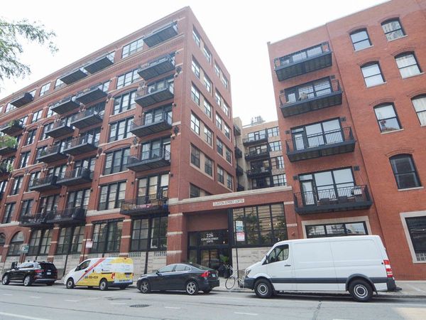 226 N Clinton Street , Unit 102, Chicago, IL 60661