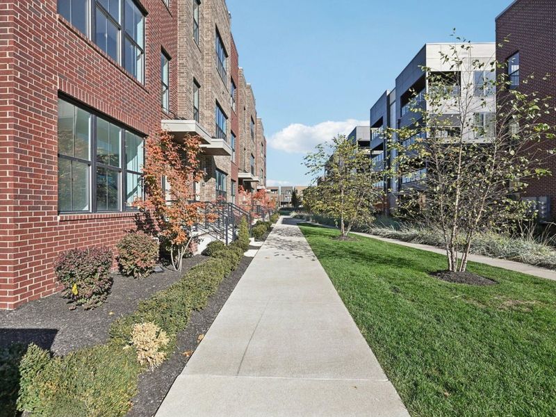 284 Dickenson Street, Columbus, OH 43215 Photo 2