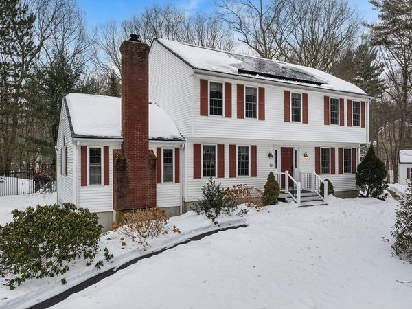 86 Hunter Rd, Uxbridge, MA 01569