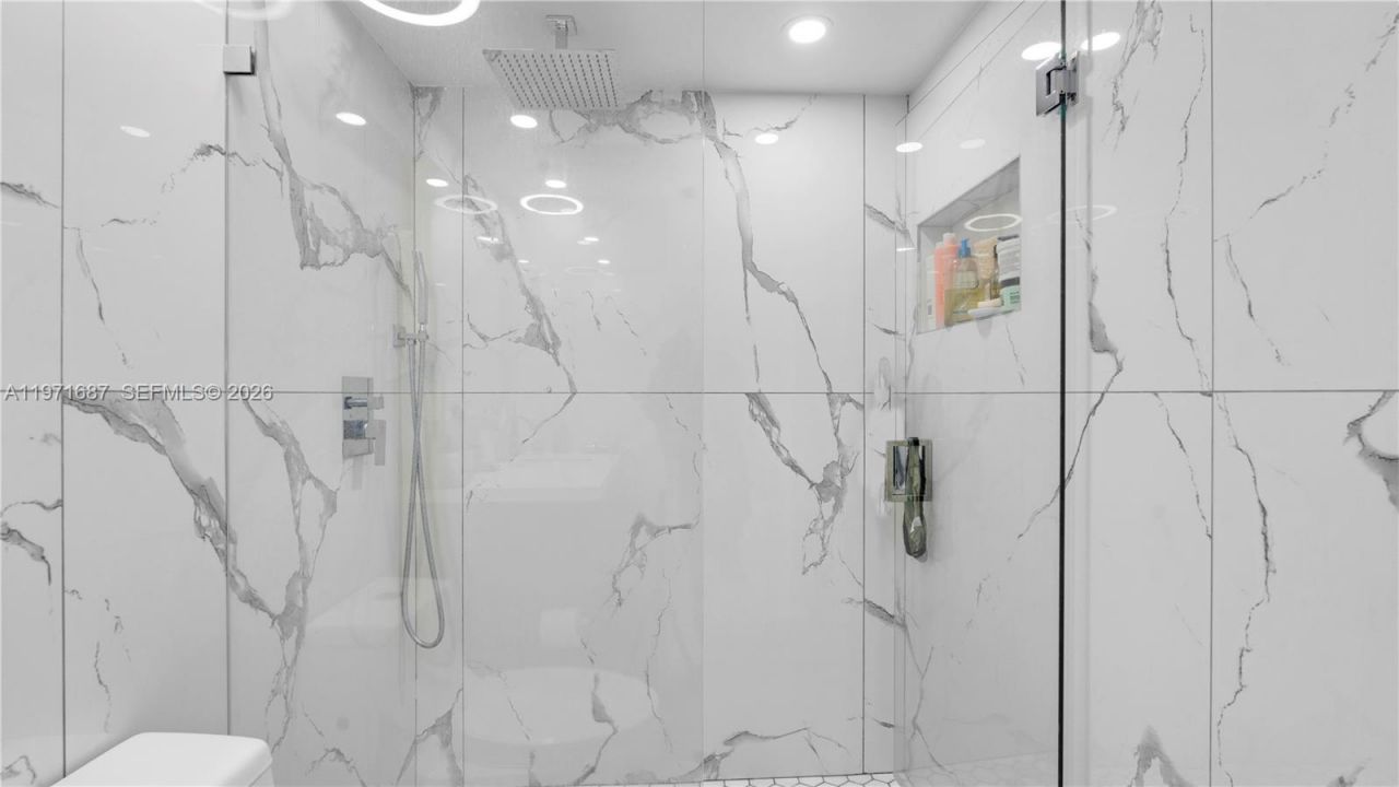 7601 E Treasure Dr , Unit 1011, North Bay Village, FL 33141 Photo