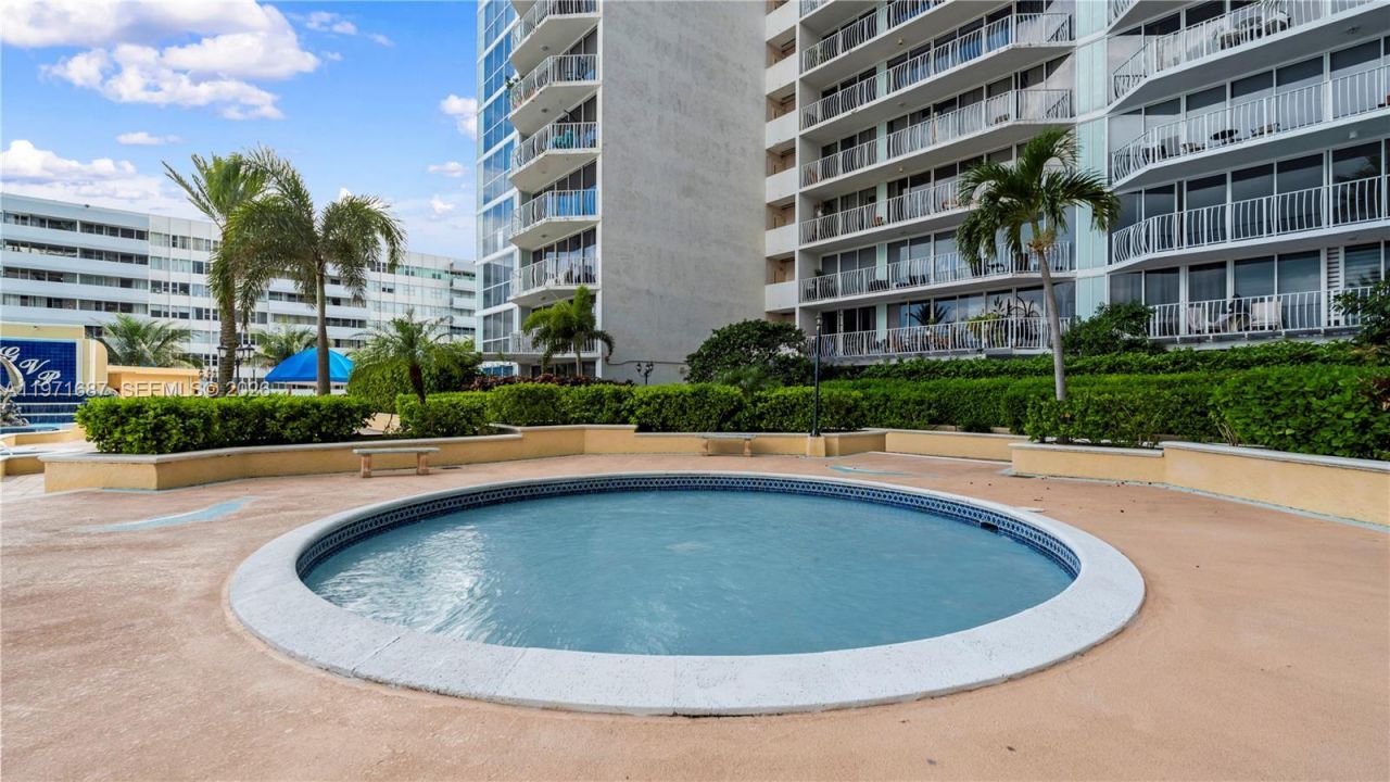 7601 E Treasure Dr , Unit 1011, North Bay Village, FL 33141 Photo