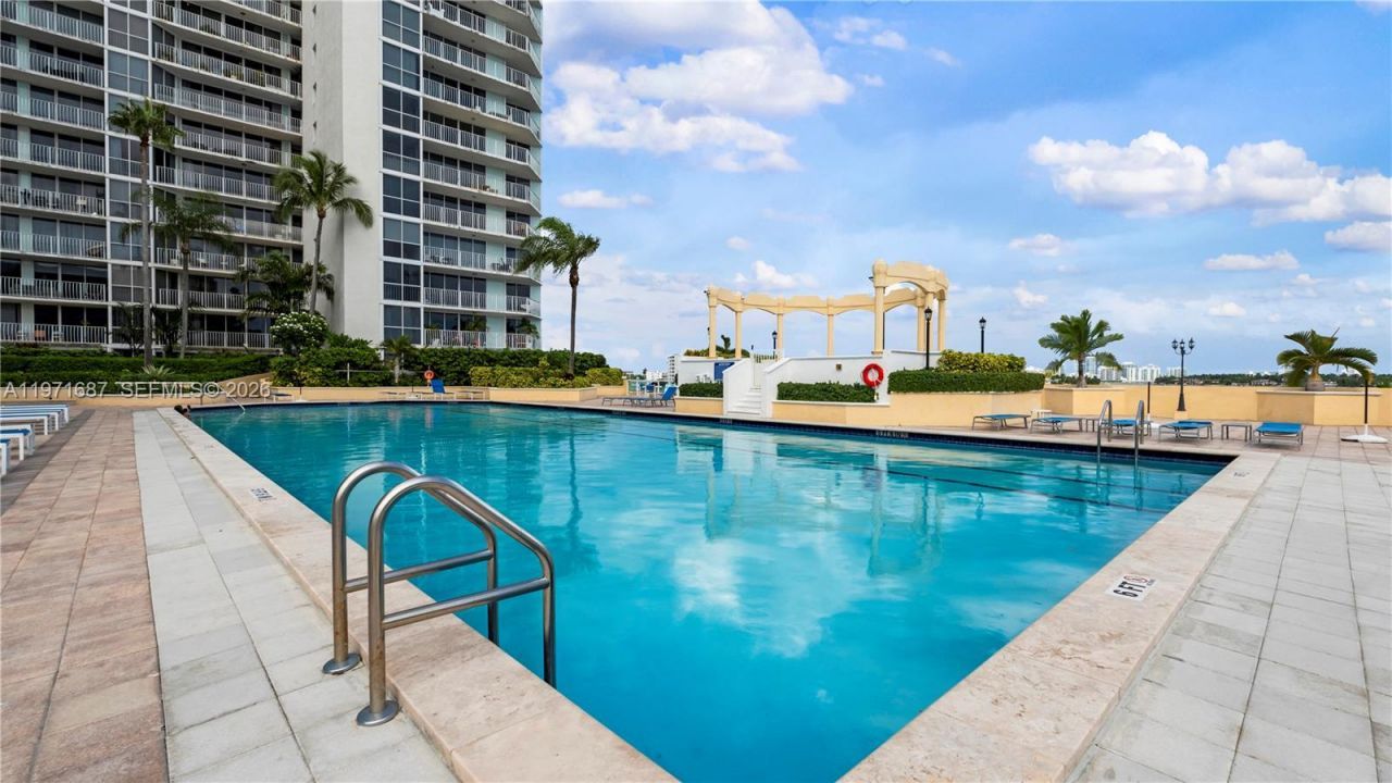 7601 E Treasure Dr , Unit 1011, North Bay Village, FL 33141 Photo