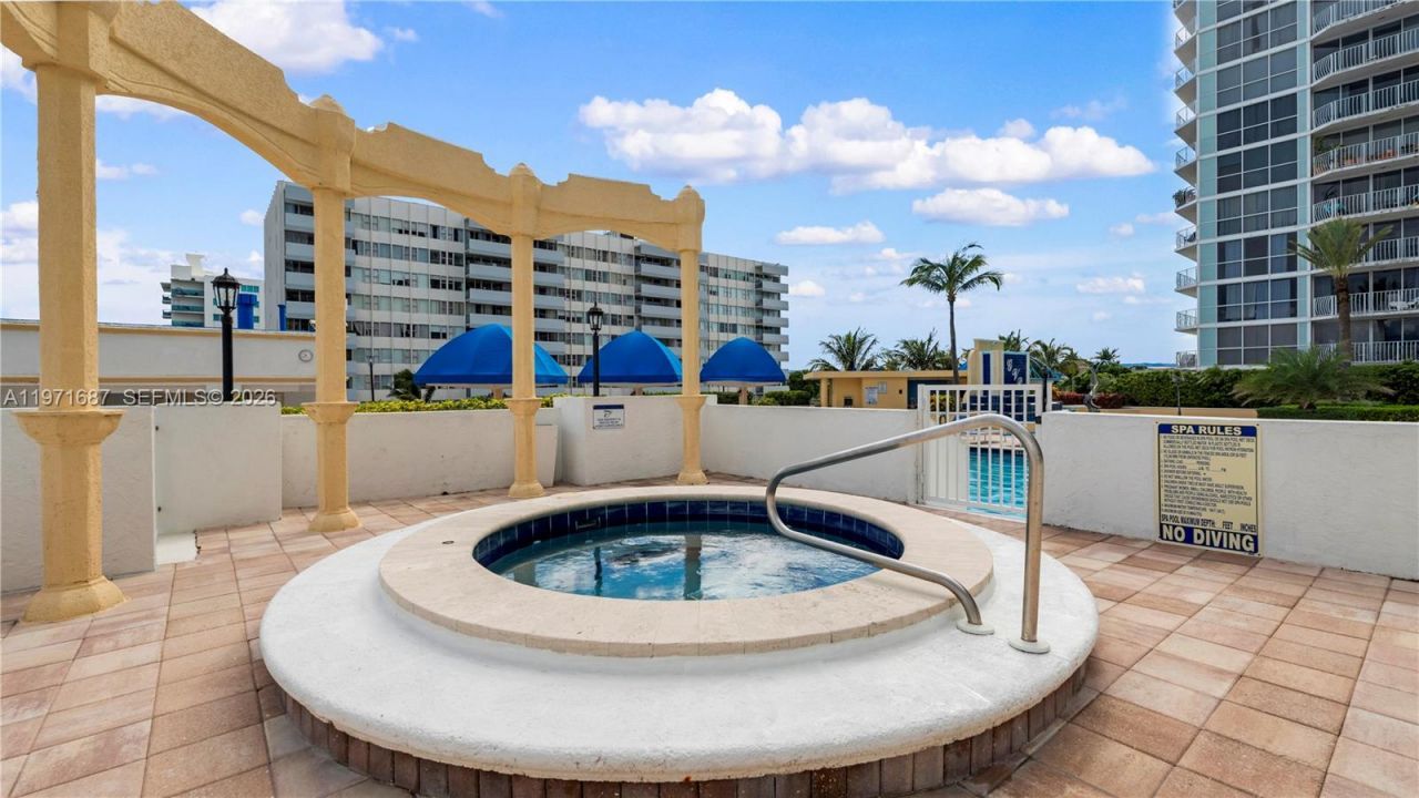 7601 E Treasure Dr , Unit 1011, North Bay Village, FL 33141 Photo