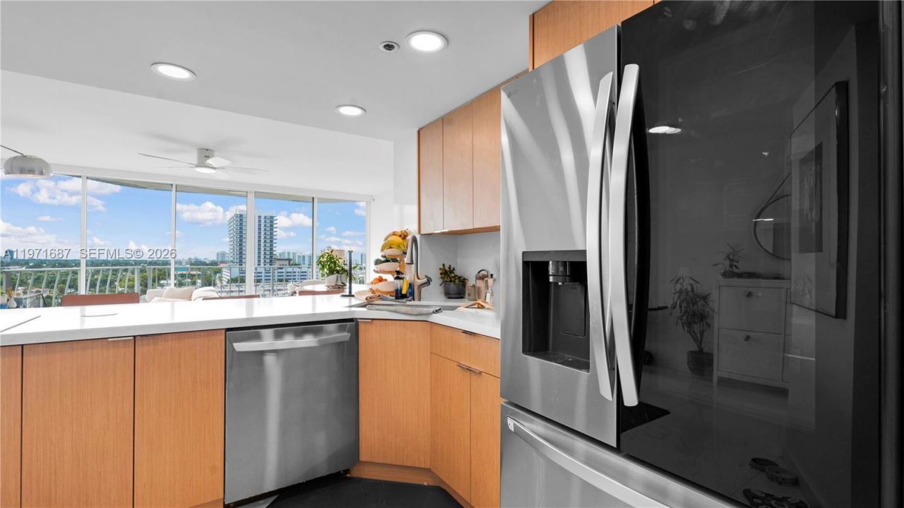 7601 E Treasure Dr , Unit 1011, North Bay Village, FL 33141 Photo