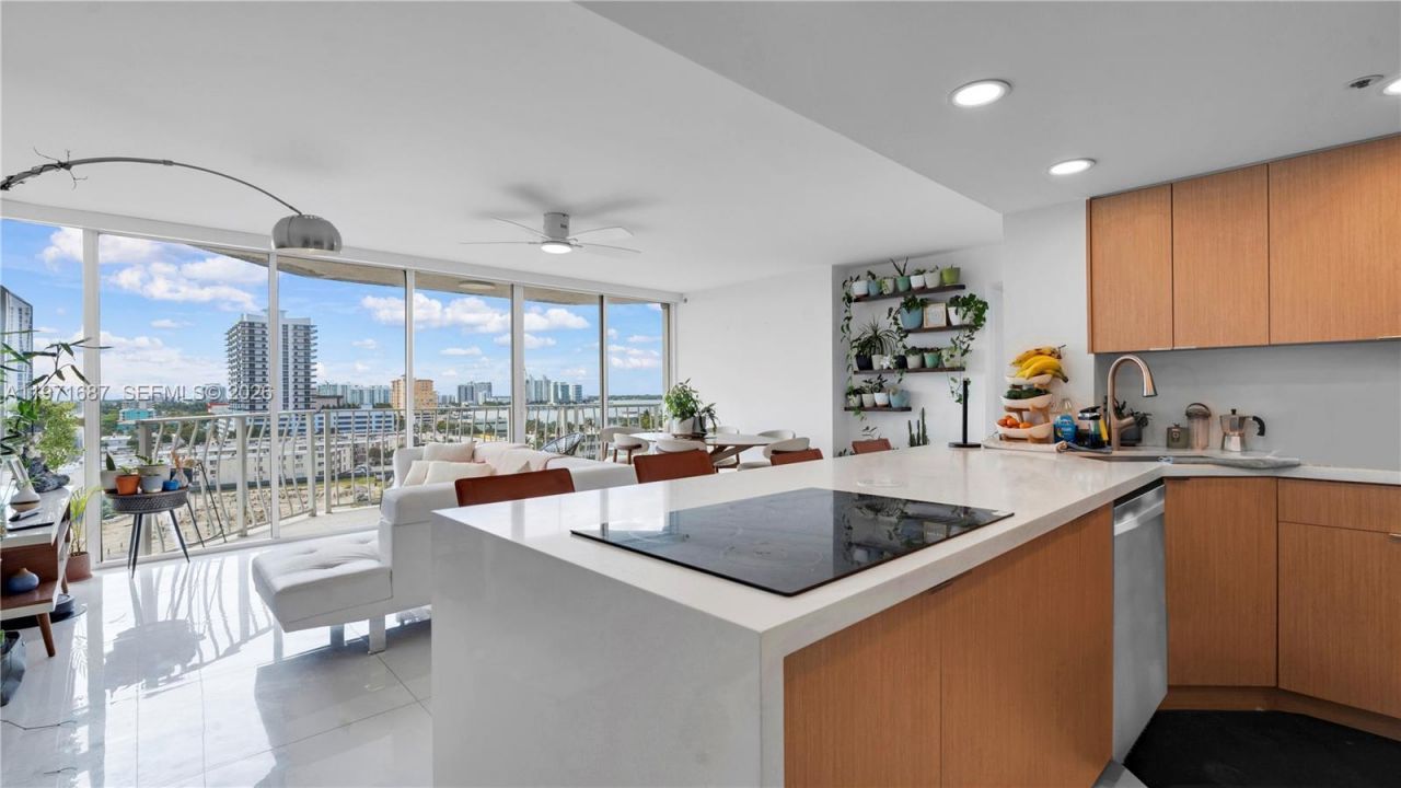 7601 E Treasure Dr , Unit 1011, North Bay Village, FL 33141 Photo