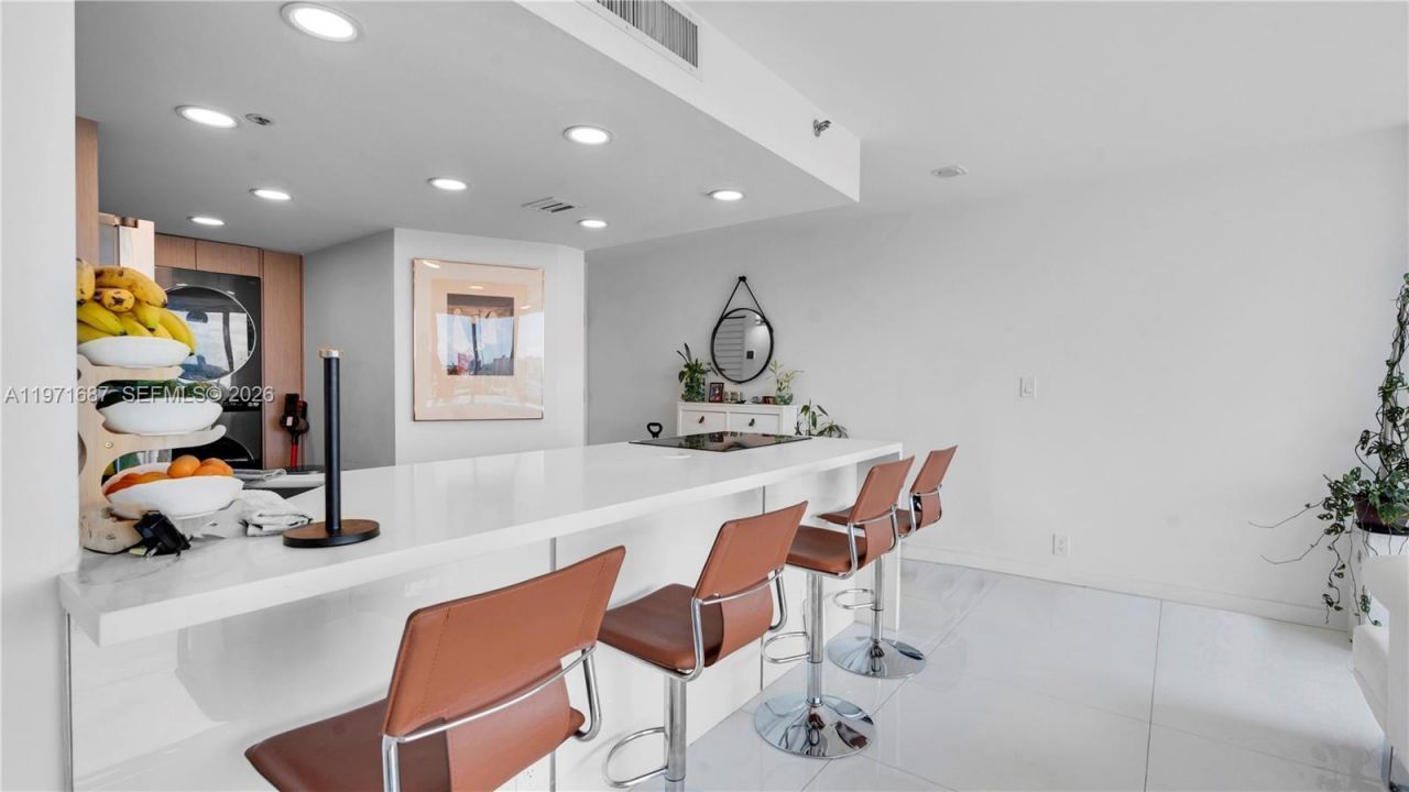 7601 E Treasure Dr , Unit 1011, North Bay Village, FL 33141 Photo