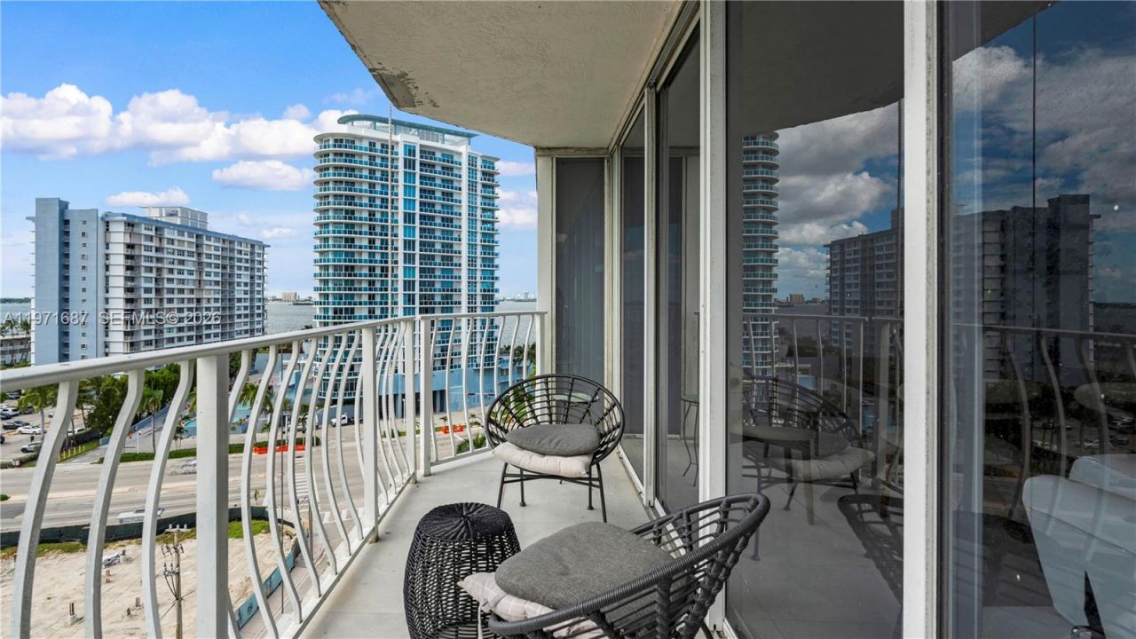 7601 E Treasure Dr , Unit 1011, North Bay Village, FL 33141 Photo