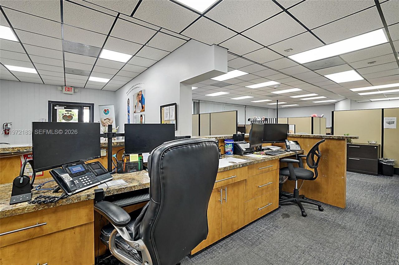 7500 S Dixie Hwy, West Palm Beach, FL 33405 Photo