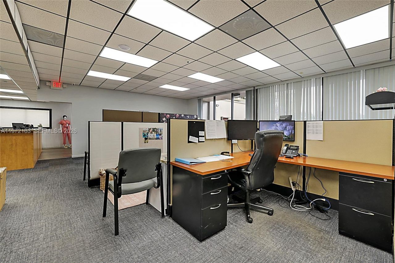 7500 S Dixie Hwy, West Palm Beach, FL 33405 Photo