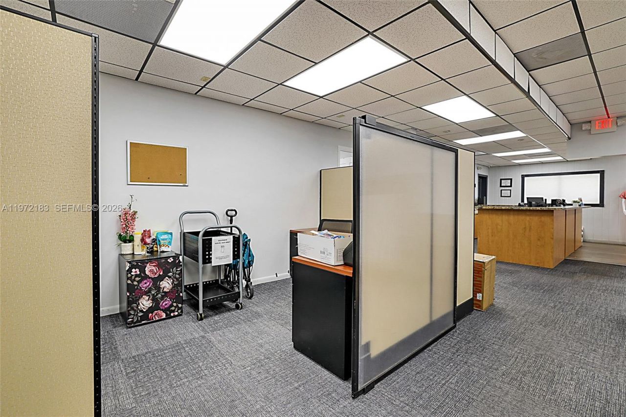 7500 S Dixie Hwy, West Palm Beach, FL 33405 Photo