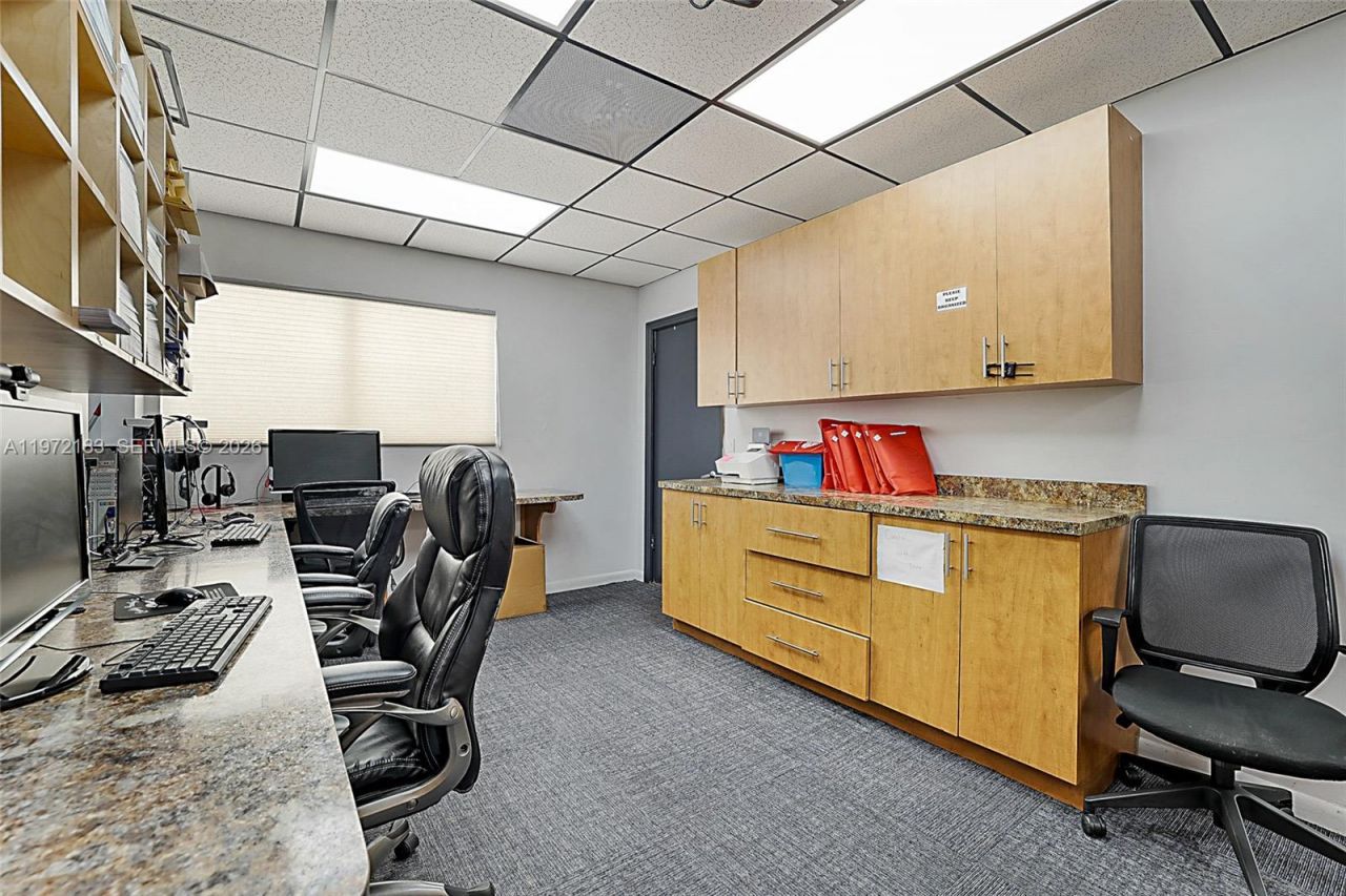 7500 S Dixie Hwy, West Palm Beach, FL 33405 Photo