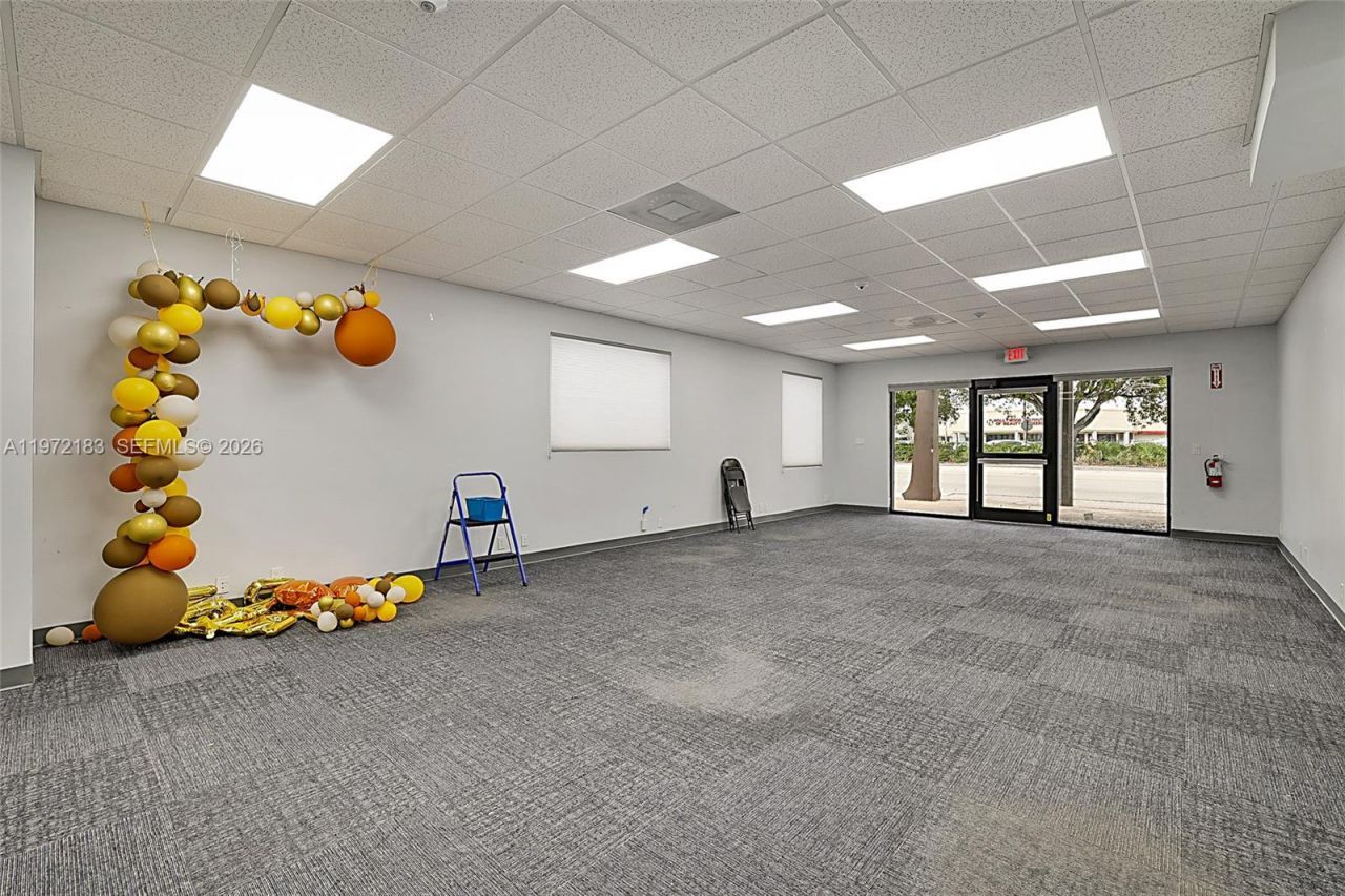 7500 S Dixie Hwy, West Palm Beach, FL 33405 Photo