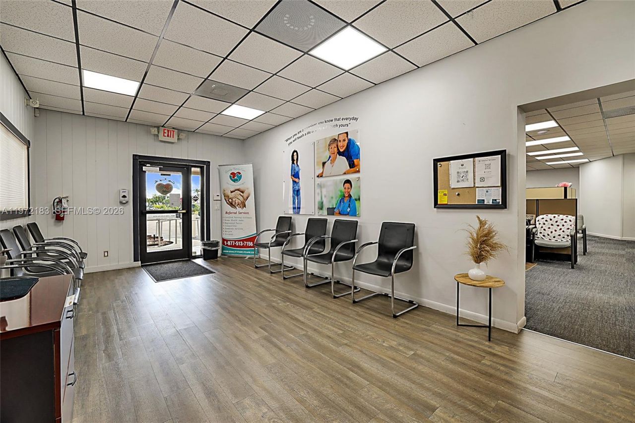 7500 S Dixie Hwy, West Palm Beach, FL 33405 Photo