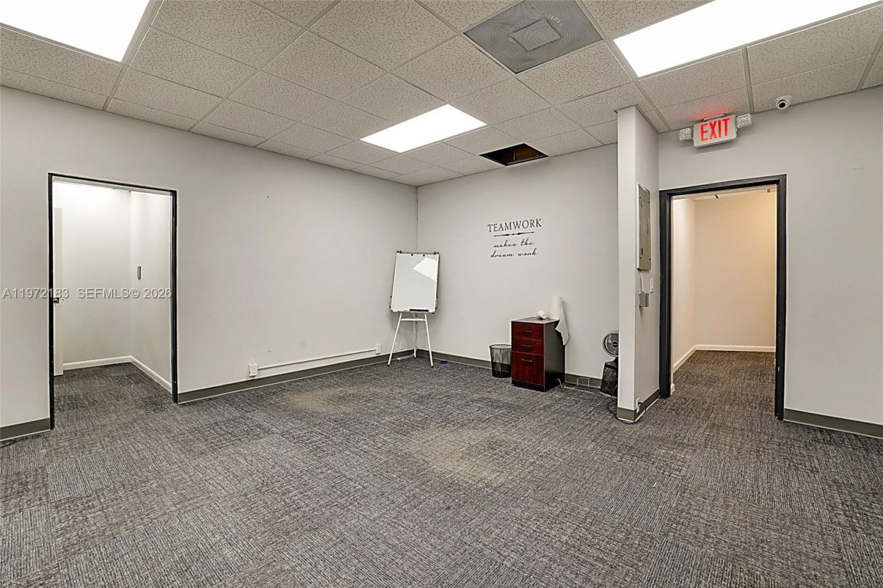 7500 S Dixie Hwy, West Palm Beach, FL 33405 Photo