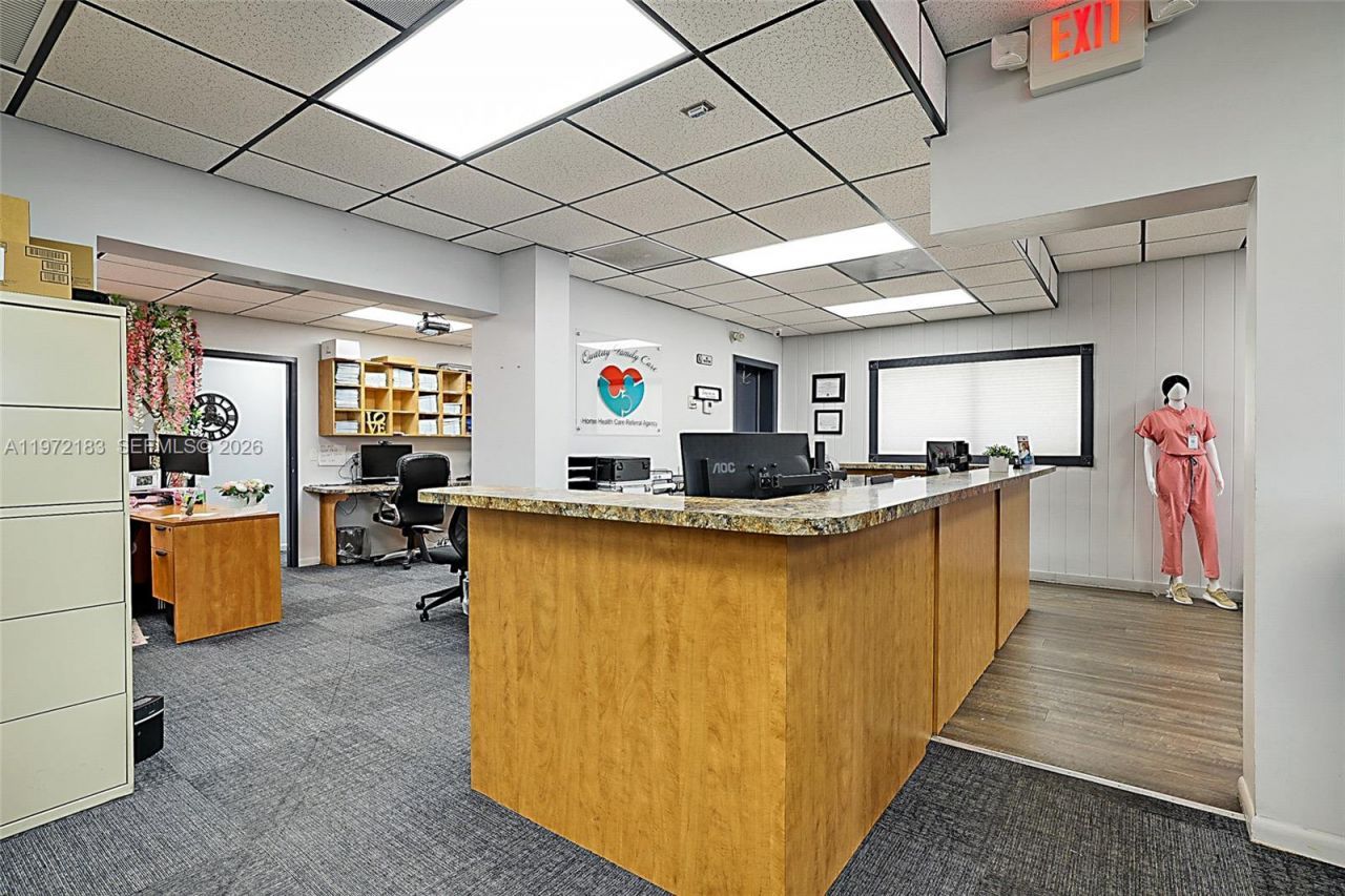7500 S Dixie Hwy, West Palm Beach, FL 33405 Photo