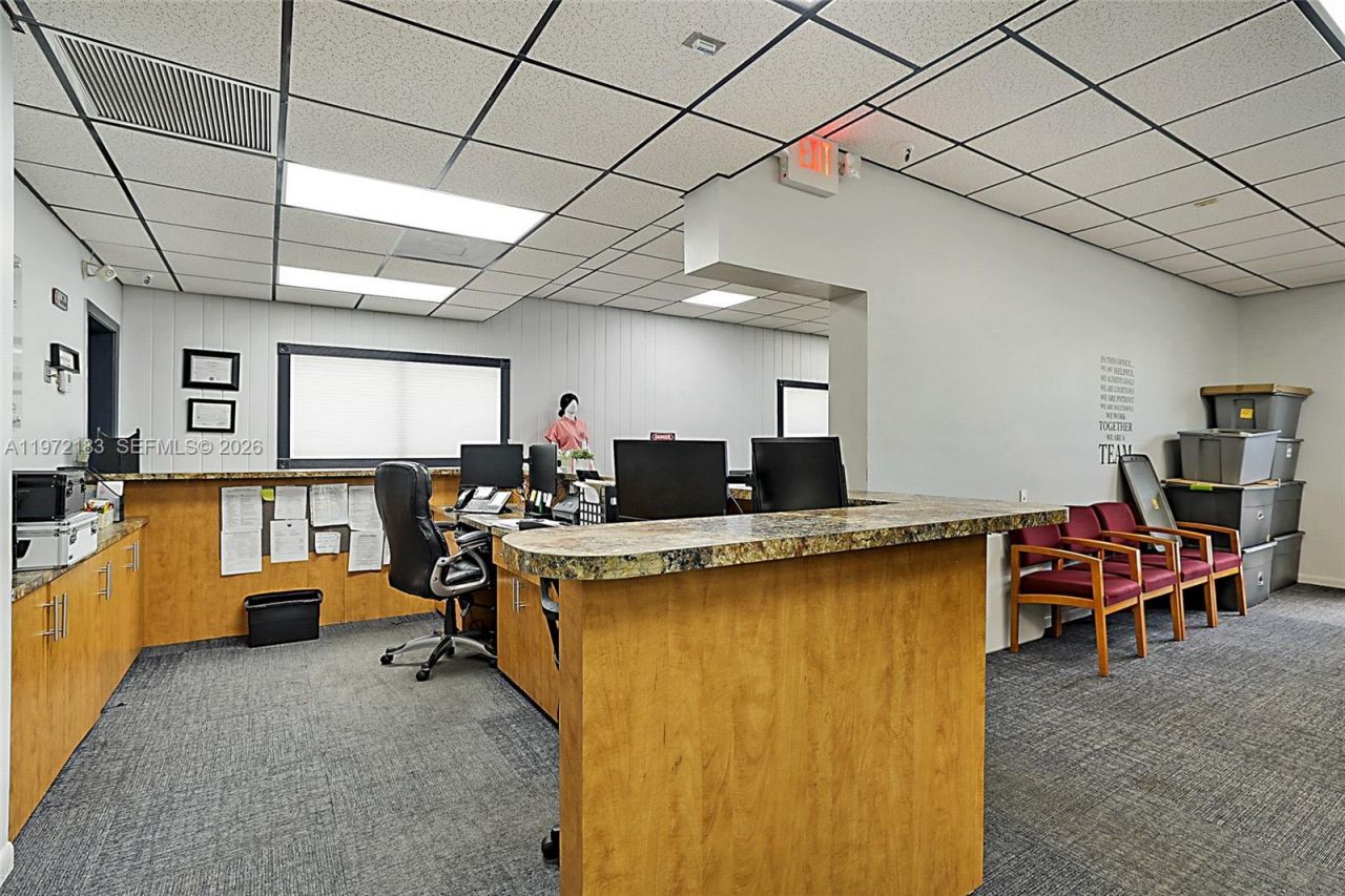 7500 S Dixie Hwy, West Palm Beach, FL 33405 Photo