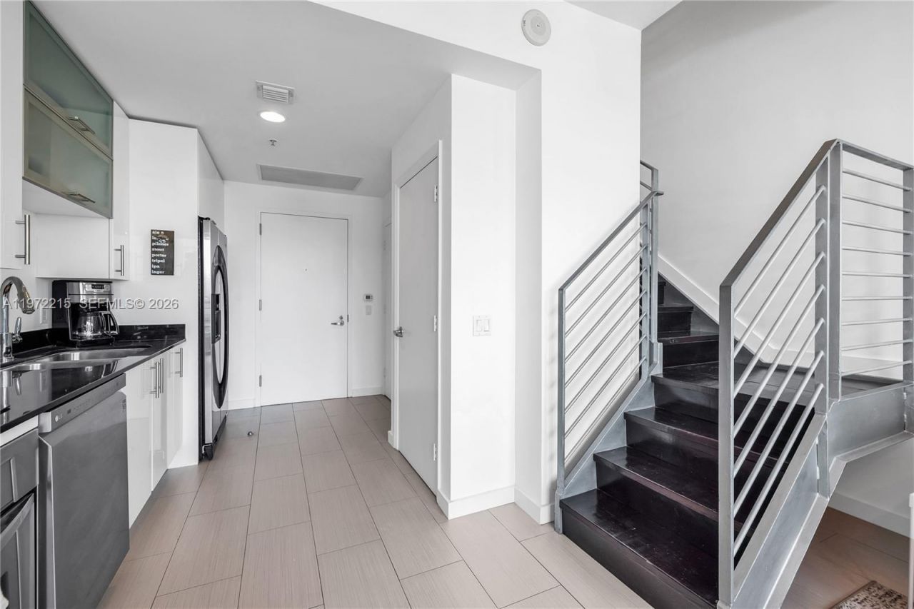 60 SW 13th , Unit 1609, Miami, FL 33130 Photo