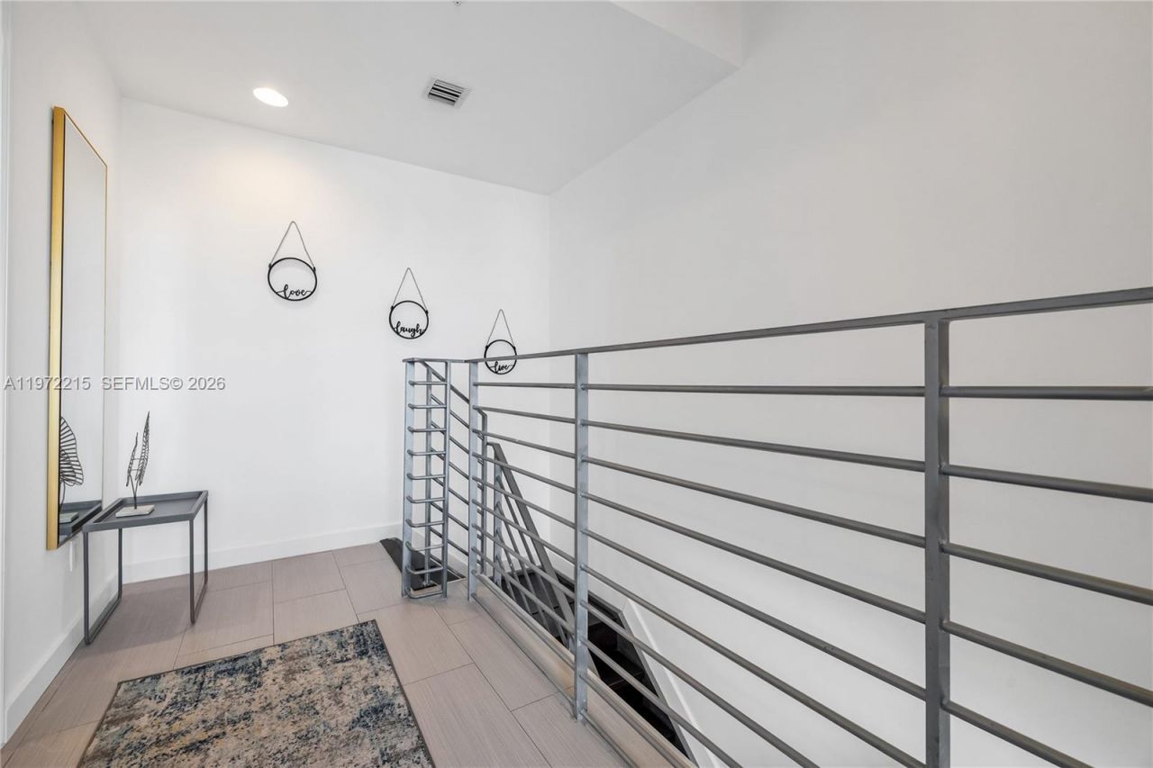 60 SW 13th , Unit 1609, Miami, FL 33130 Photo