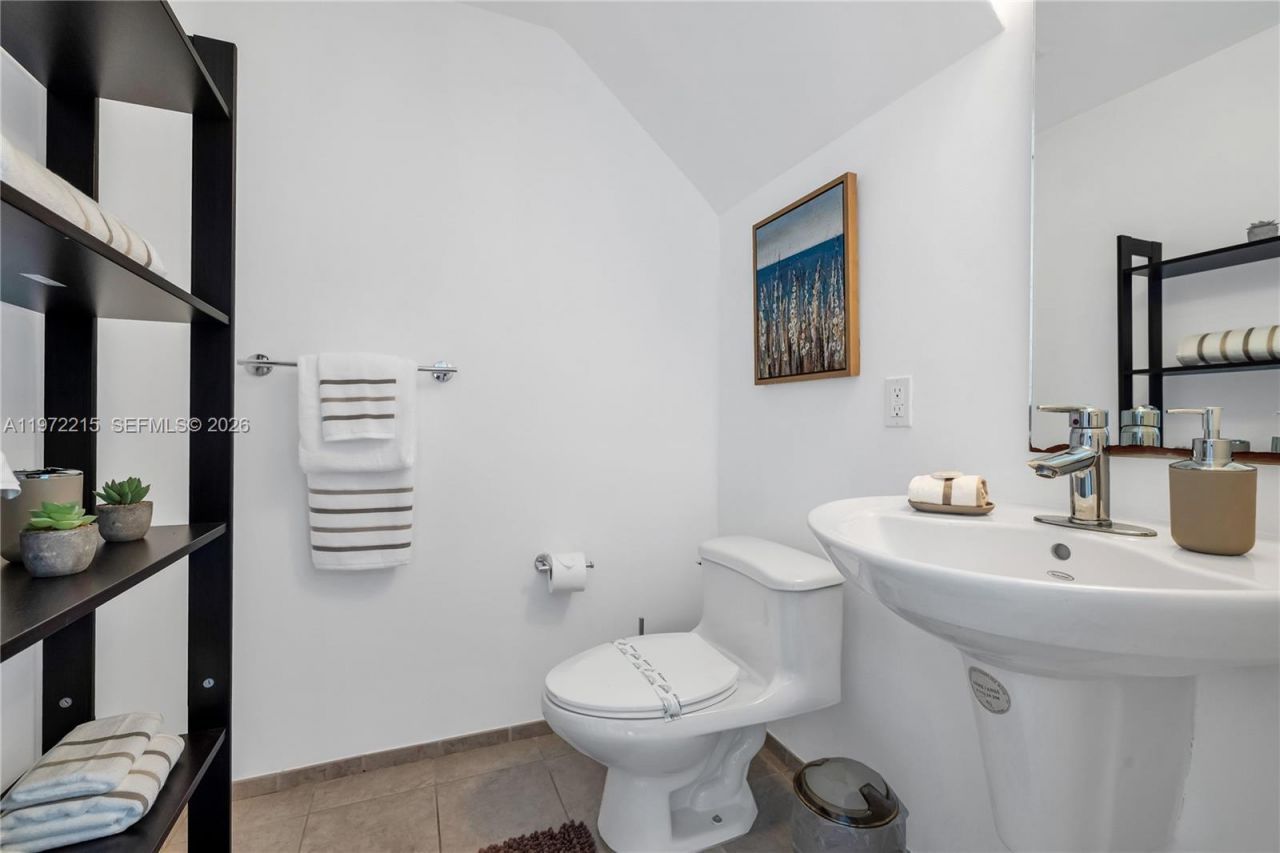 60 SW 13th , Unit 1609, Miami, FL 33130 Photo