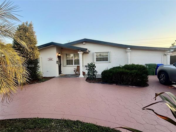 7910 NW 12th St, Unit REAR, Pembroke Pines, FL 33024