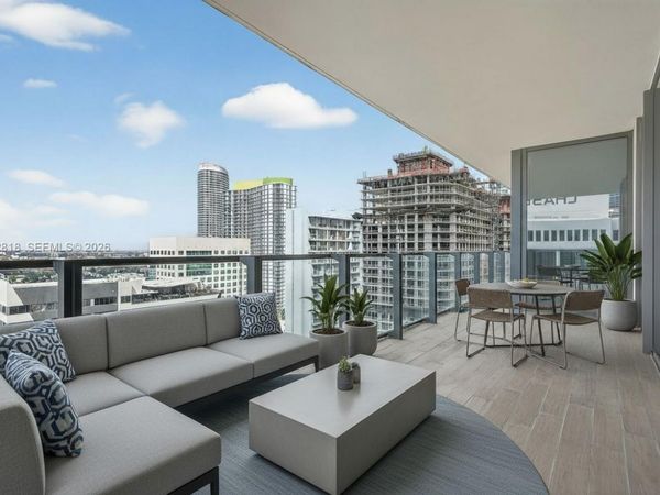 88 SW 7th St, Unit 2402, Miami, FL 33130