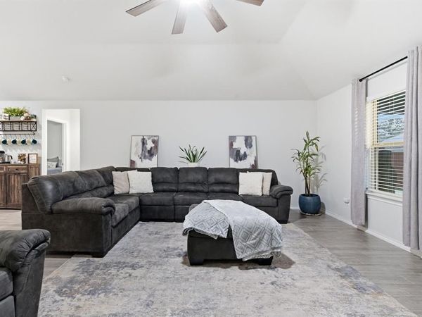 437 Falcon Way, Azle, TX 76020