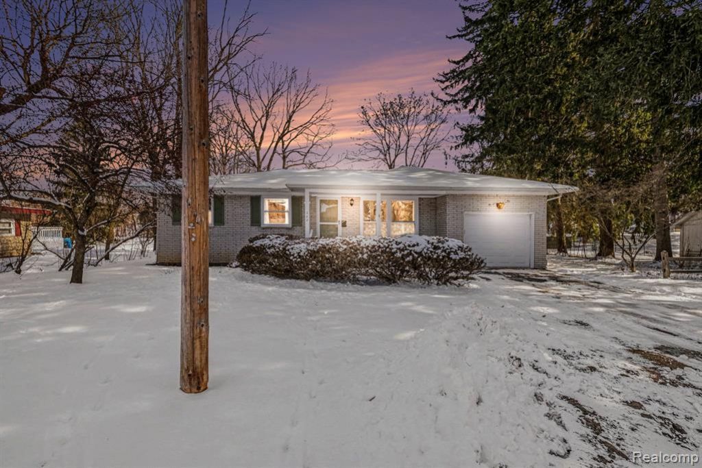 282 Harrison Street, Lapeer, MI 48446 Main Photo