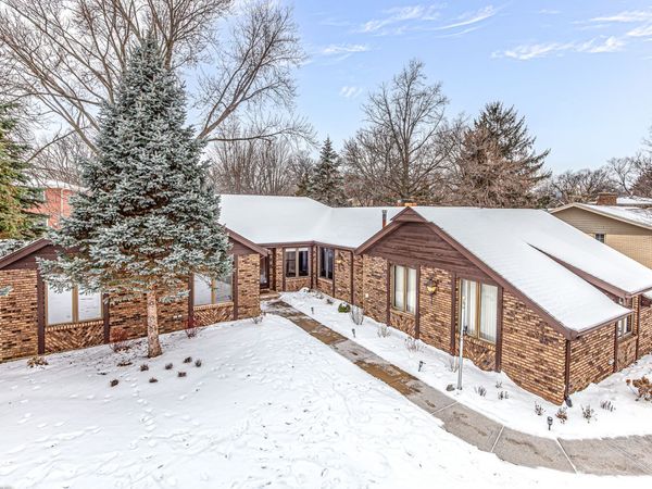 6729 W Menominee Parkway, Palos Heights, IL 60463