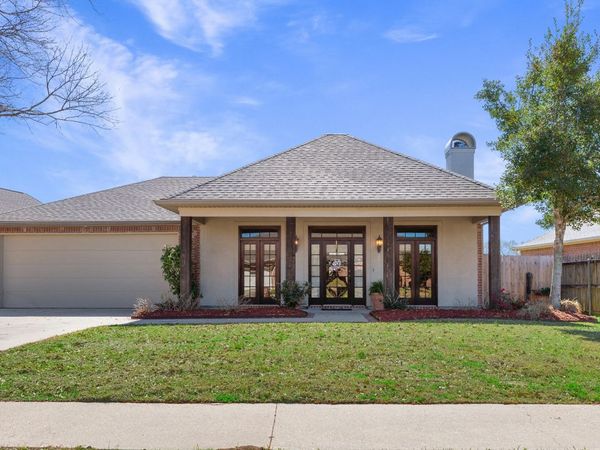 300 Upperline Avenue, Lafayette, LA 70501