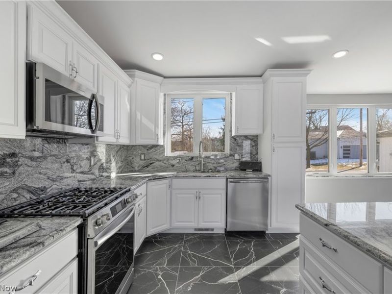 253 Aqua Boulevard, Coventry, OH 44319 Photo 11