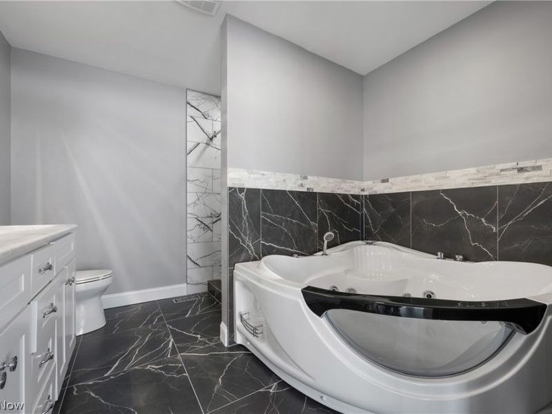 253 Aqua Boulevard, Coventry, OH 44319 Photo 16